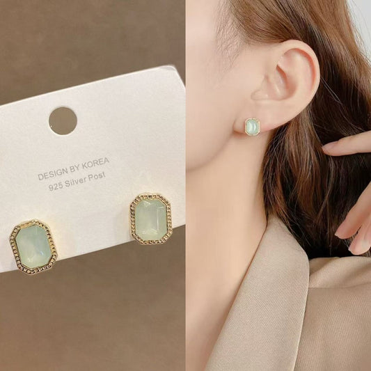 (READYSTOCK) Korean Style Earrings for Women Trending Silver 925 Versatile Fashion Design Luxury Jewelry-ER 韩版925银耳环