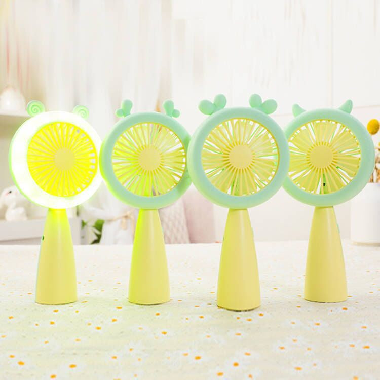 READY STOCK‼️ Mini Portable Clip Fan | USB Rechargeable | Cute Cartoon Desk & Handheld Fan 迷你便携式风扇