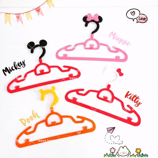 READY STOCKS!!!Mickey Kitty Pooh Cartoon Baby Kids Plastic Clothes Hanger卡通衣挂