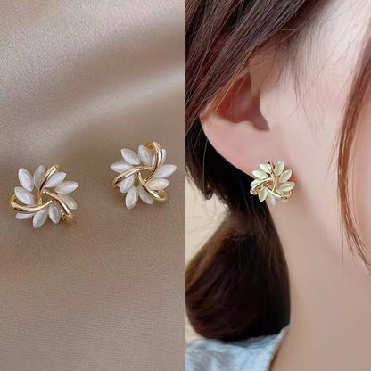 (READYSTOCK) Korean Style Earrings for Women Trending Silver 925 Versatile   Fashion Design Luxury Jewelry-ER 韩版925银耳环