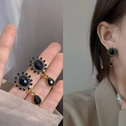 (READYSTOCK) Korean Style Earrings for Women Trending Silver 925 Versatile   Fashion Design Luxury Jewelry-ER 韩版925银耳环