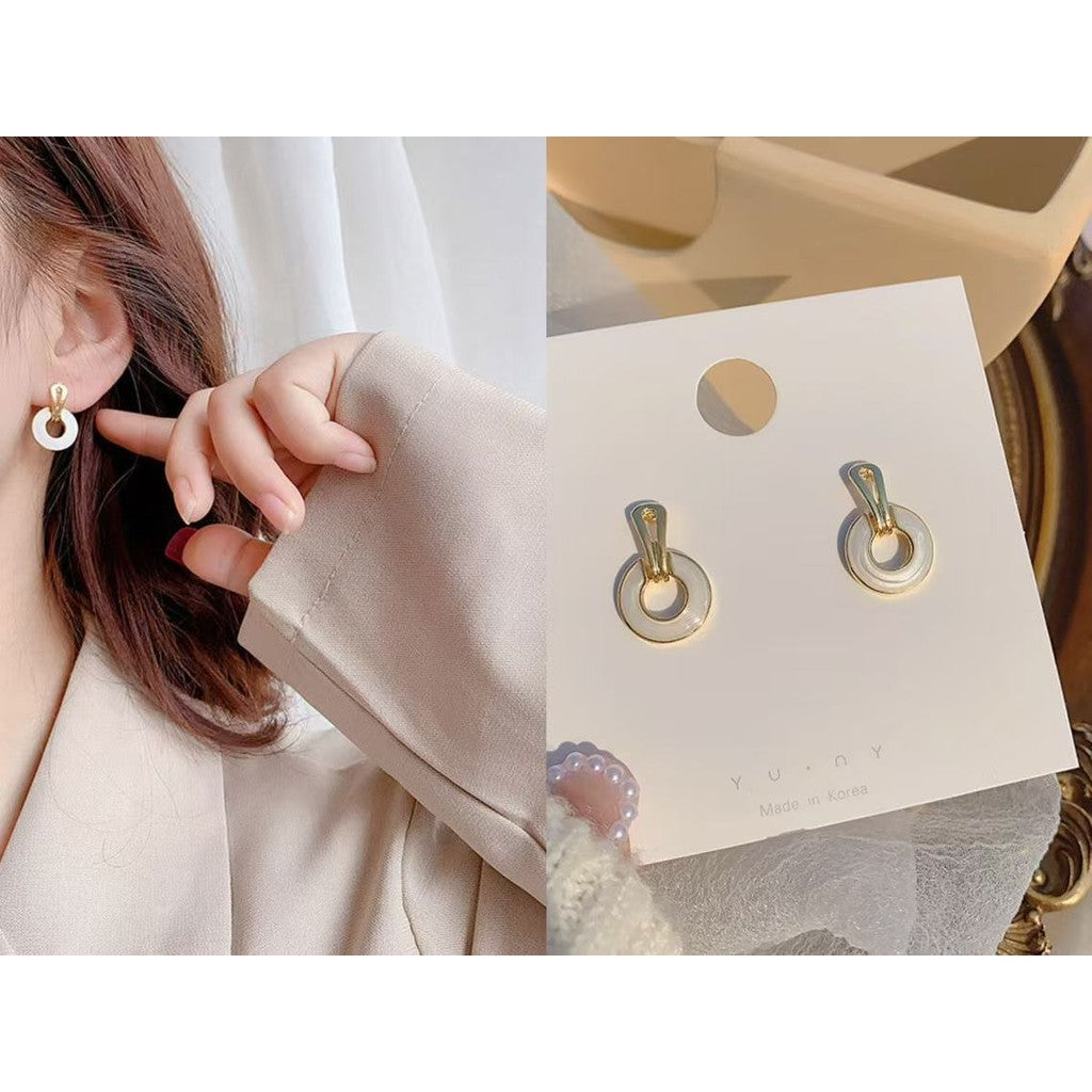 (READYSTOCK) Korean Style Earrings for Women Trending Silver 925 Versatile   Fashion Design Luxury Jewelry-ER 韩版925银耳环