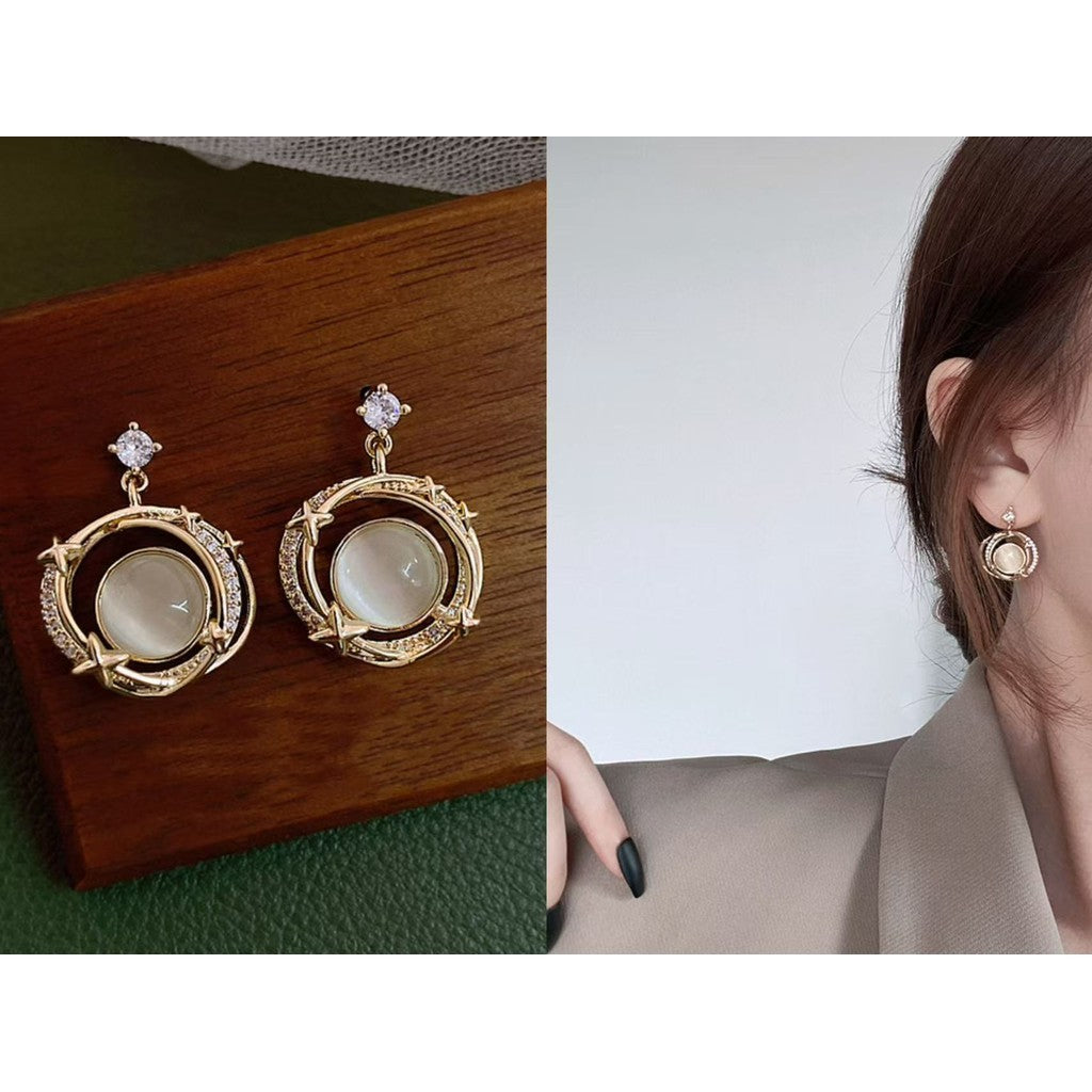 (READYSTOCK) Korean Style Earrings for Women Trending Silver 925 Versatile   Fashion Design Luxury Jewelry-ER 韩版925银耳环