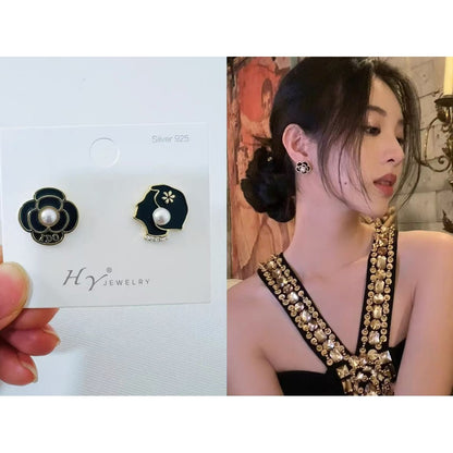 (READYSTOCK) Korean Style Earrings for Women Trending Silver 925 Versatile   Fashion Design Luxury Jewelry-ER 韩版925银耳环