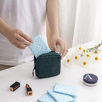 【READY STOCK】Portable Sanitary Pad Storage Pouch｜Cute Period Organizer Bag for Women 便携卫生巾收纳包