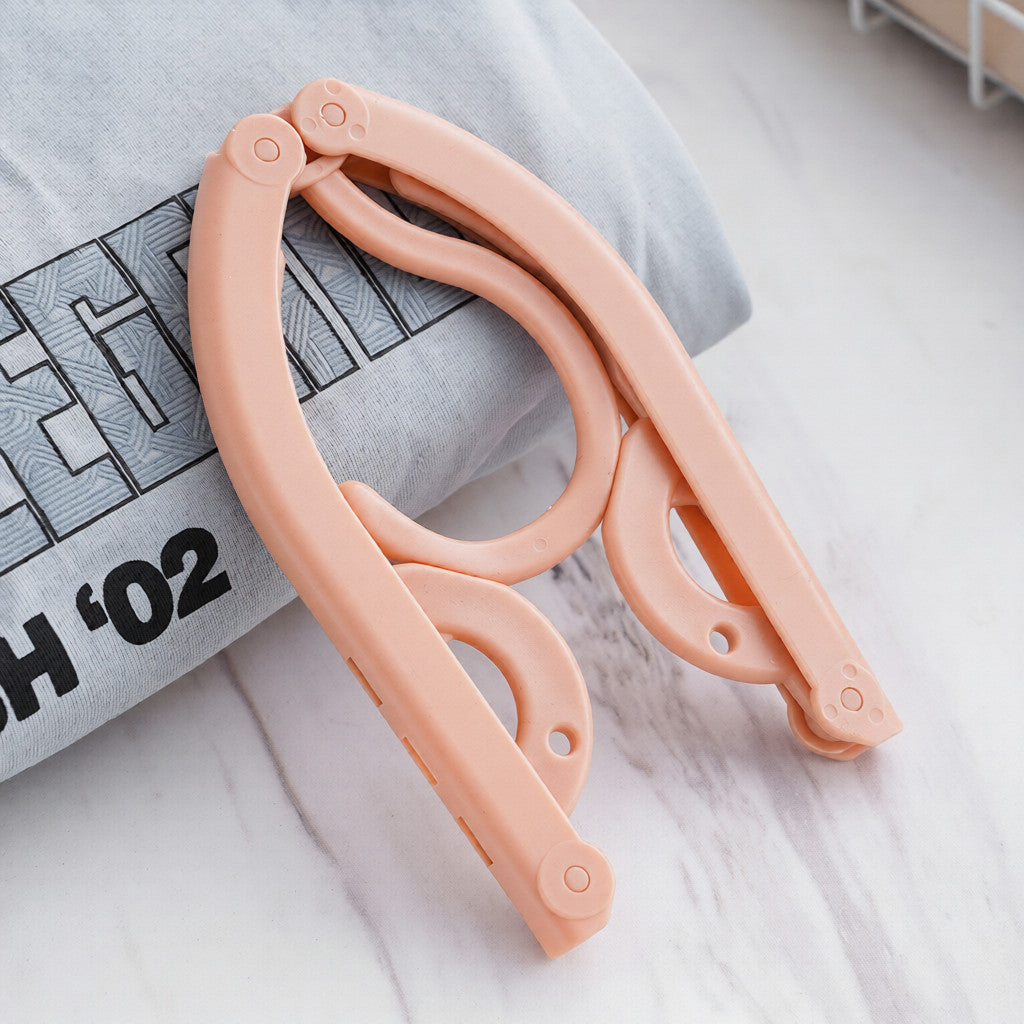 Aesthetic & Functional [TRAVEL CHIC] 行走的衣橱 | 折叠式省空间衣架：出差旅行，精致如初 Multi-Functional Folding Hanger | Lightweight & Durable Design