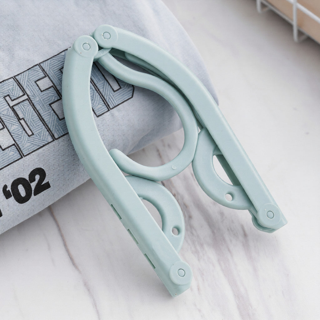 Aesthetic & Functional [TRAVEL CHIC] 行走的衣橱 | 折叠式省空间衣架：出差旅行，精致如初 Multi-Functional Folding Hanger | Lightweight & Durable Design