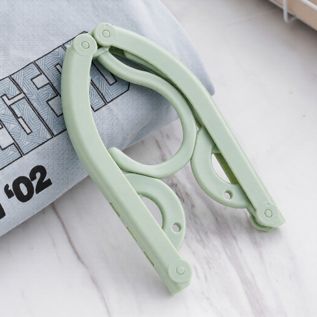Aesthetic & Functional [TRAVEL CHIC] 行走的衣橱 | 折叠式省空间衣架：出差旅行，精致如初 Multi-Functional Folding Hanger | Lightweight & Durable Design